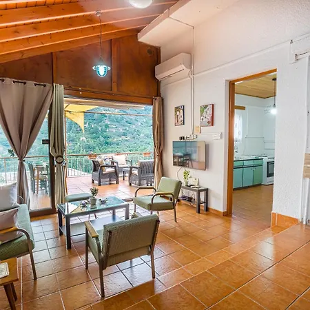 Casa de Férias Stardust Mountain House - Village Center House - Terrace, Bbq & Wood Stove *