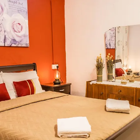 Stardust Mountain House - Village Center House - Terrace, Bbq & Wood Stove Casa de Férias *